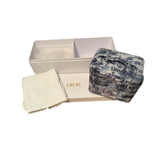 Dior Around the World Towel and Vanity Set - Picture 5 of 8